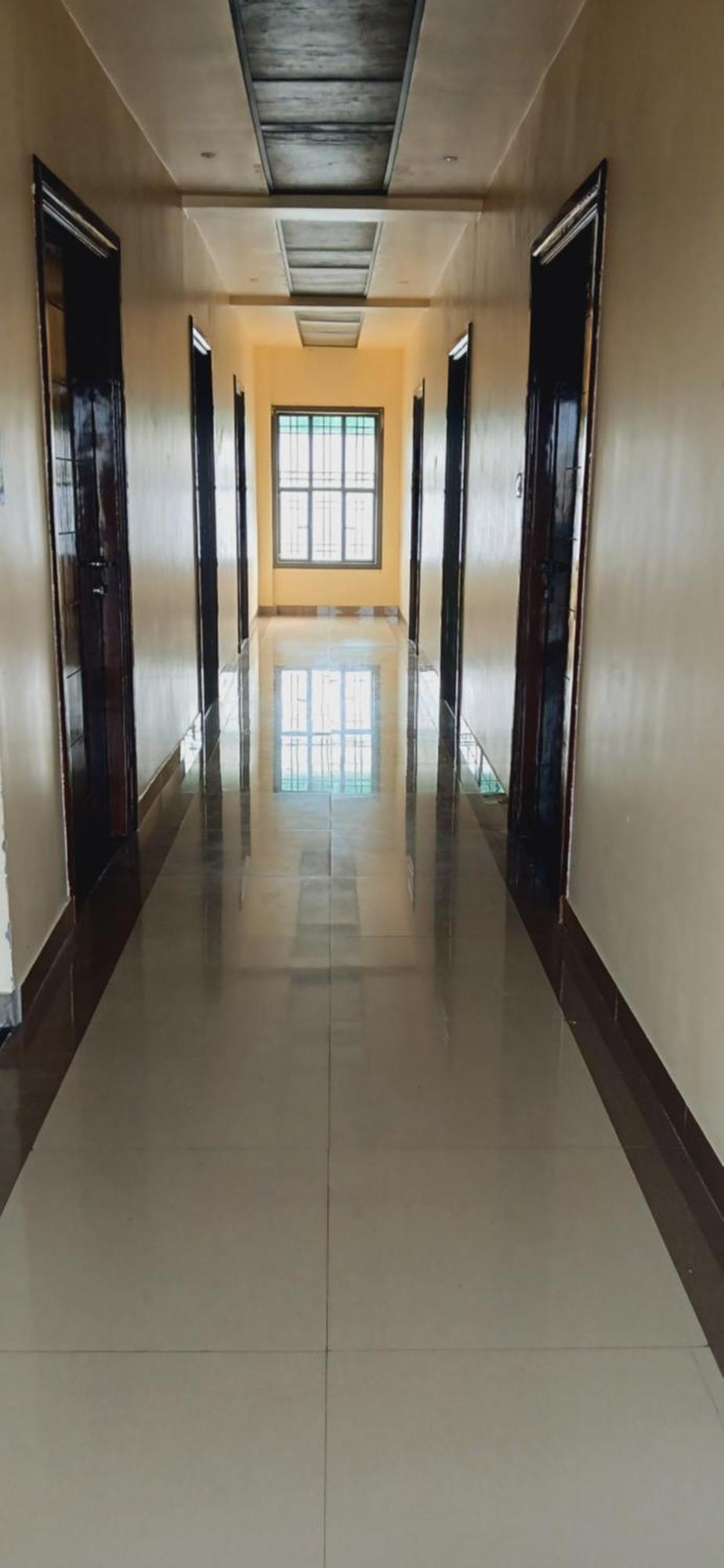 Shivam Hotel Varanasi - Near Kashi Vishwanath Temple With Parking And Lift Exterior photo